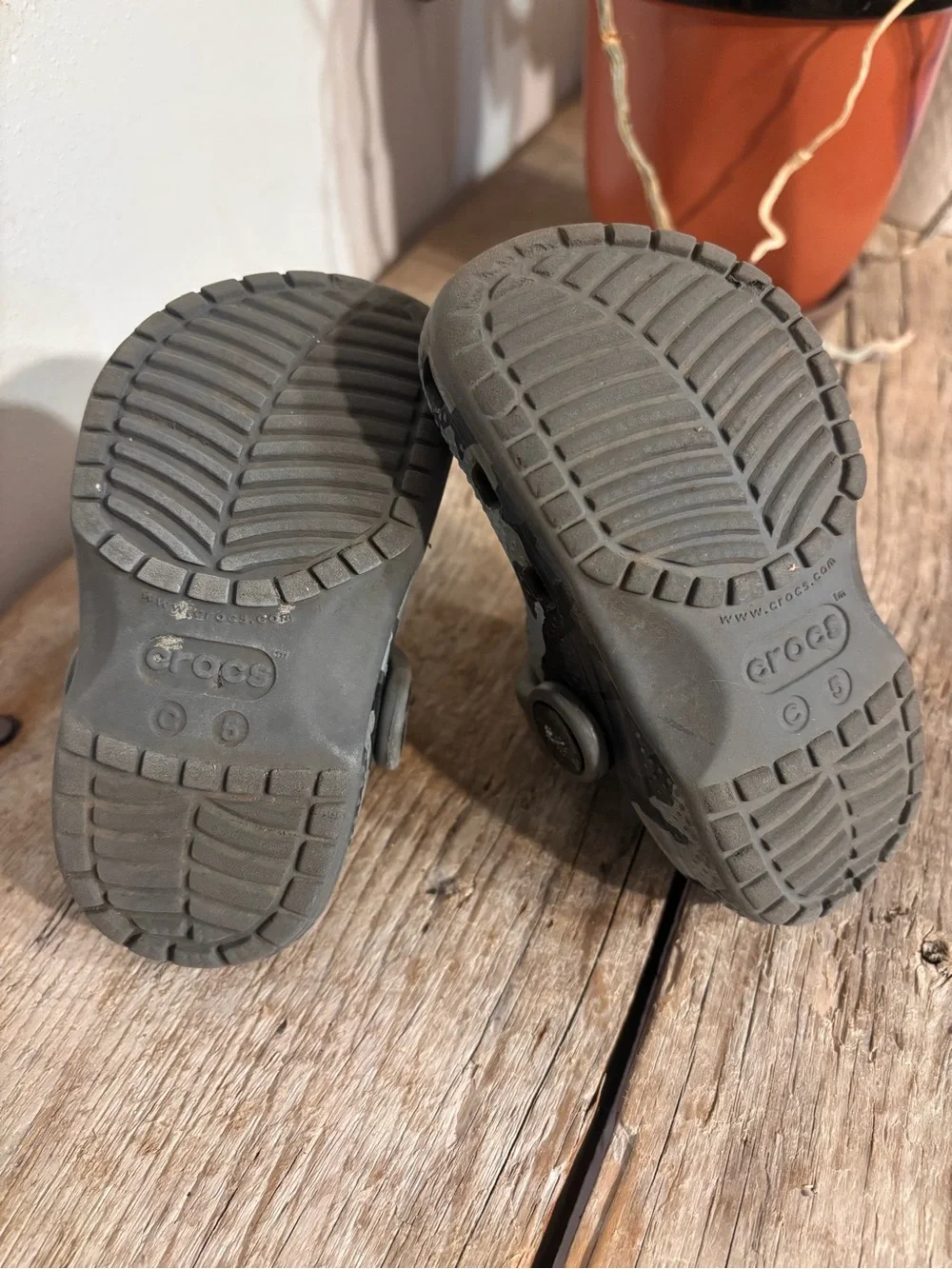 CROCS Kids Camo Slip-On Clogs - Gray & Black